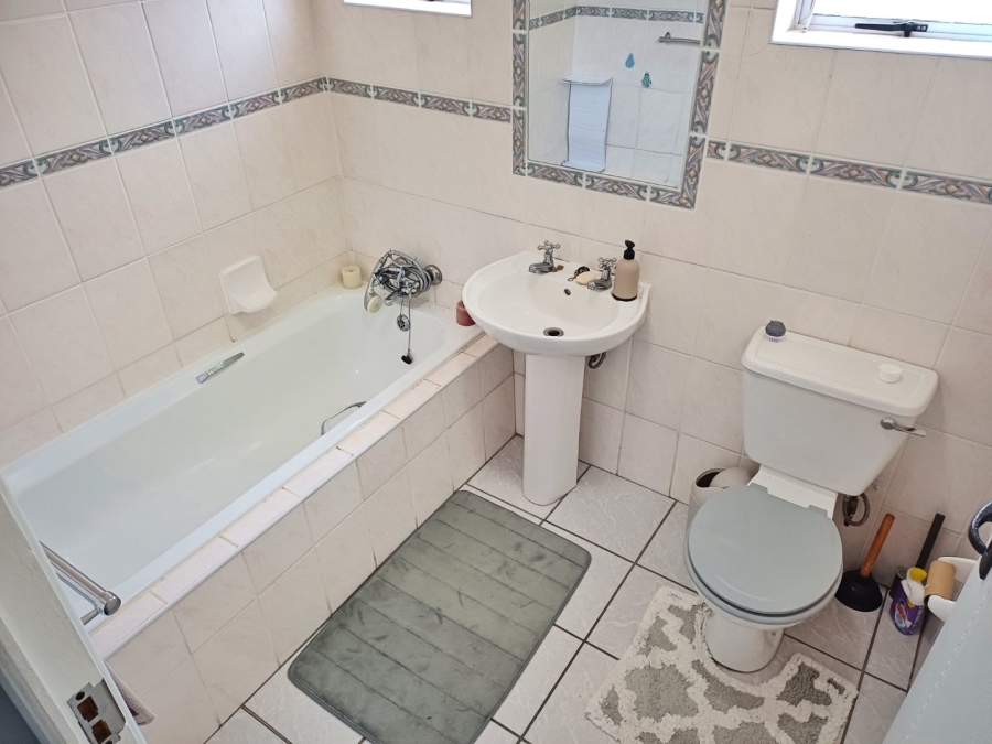 2 Bedroom Property for Sale in Hartenbos Heuwels Western Cape